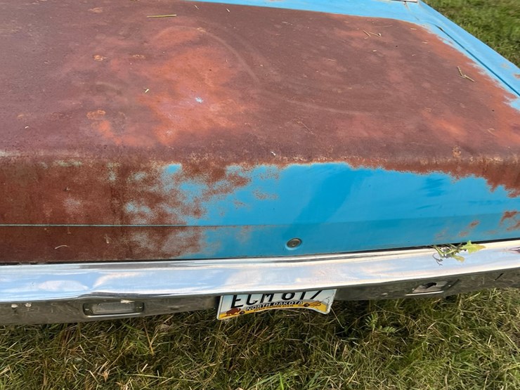 1972-plymouth-valient￼,-slant-six-engine-and-manual-transmission,-glass-is-good,-leaf-springs,-been-sitting-for-a-long-time.-image-64