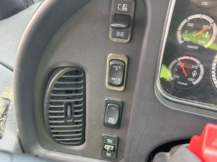 2007-freightliner-b2-image-15