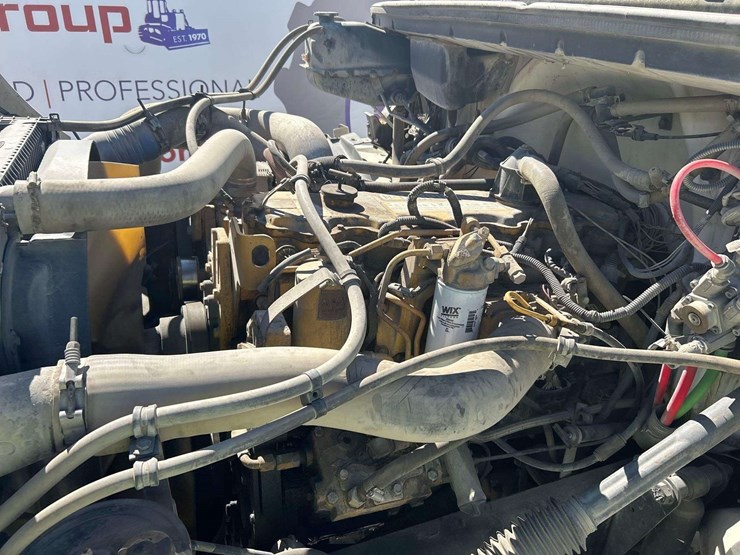 2002-freightliner-fl70-image-12