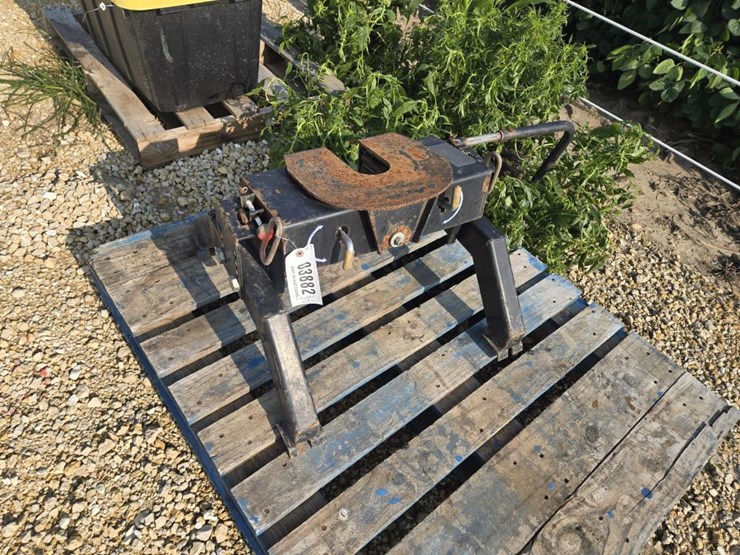 #3882-•-5th-wheel-hitch-image-4