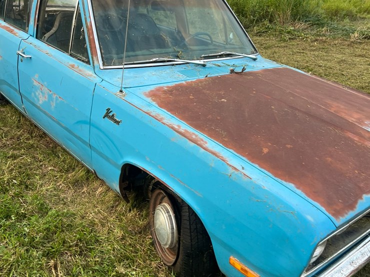1972-plymouth-valient￼,-slant-six-engine-and-manual-transmission,-glass-is-good,-leaf-springs,-been-sitting-for-a-long-time.-image-41