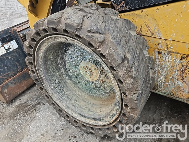 2016-caterpillar-236d-image-17