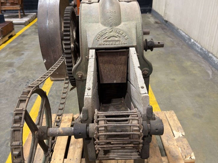 john-deere-two-hole-corn-sheller-image-3