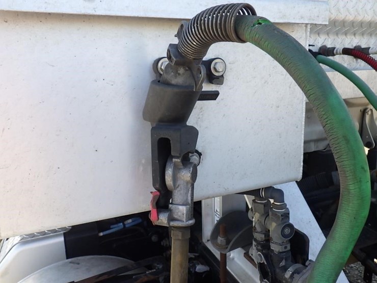 2012-freightliner-cascadia-125-image-13