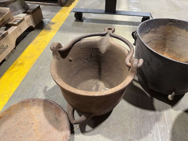 cast-iron-pots-image-3