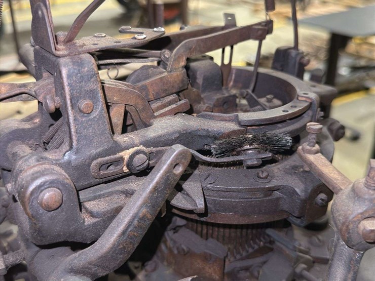 circular-knitting-machine-image-33