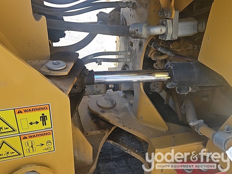 2021-caterpillar-962m-image-40