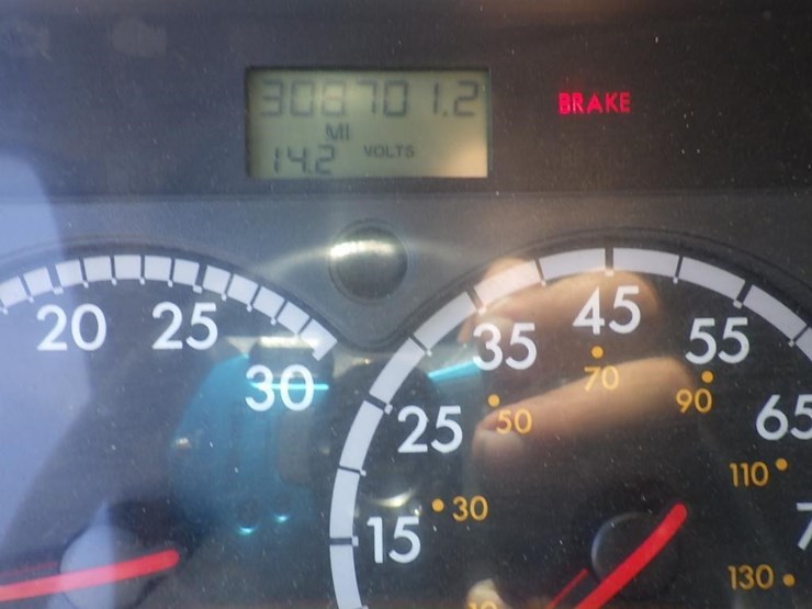 2012-freightliner-cascadia-125-image-26