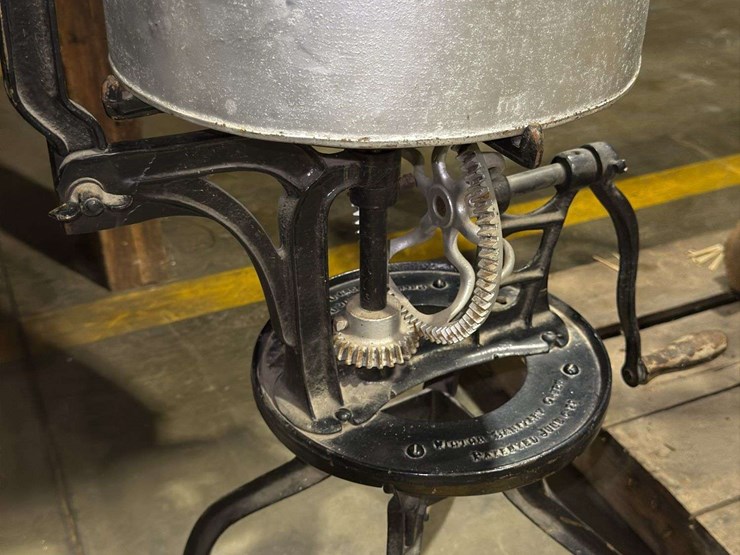 victor-floor-model-sanitary-butter-churn-image-16
