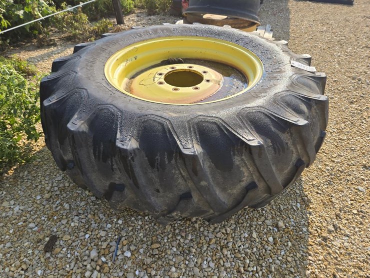 #3871-•-18.4-x-30-tire-on-8-bolt-rim-image-1