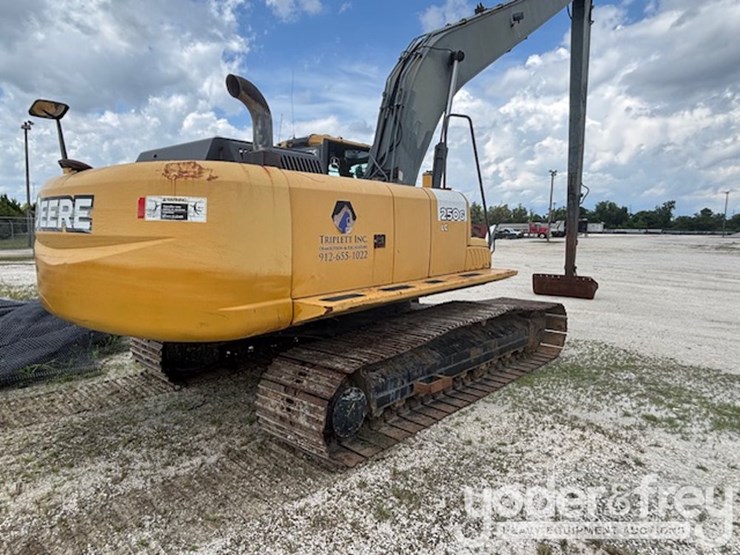 2011-deere-250g-lc-image-3