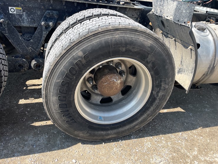 2014-kenworth-t680-image-23