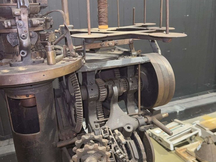 circular-knitting-machine-image-61