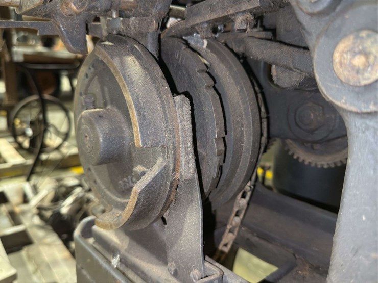 circular-knitting-machine-image-41
