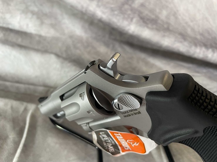 #4536-•-taurus-model-942-22-wmr-revolver,-sn:-ahd909852-image-17
