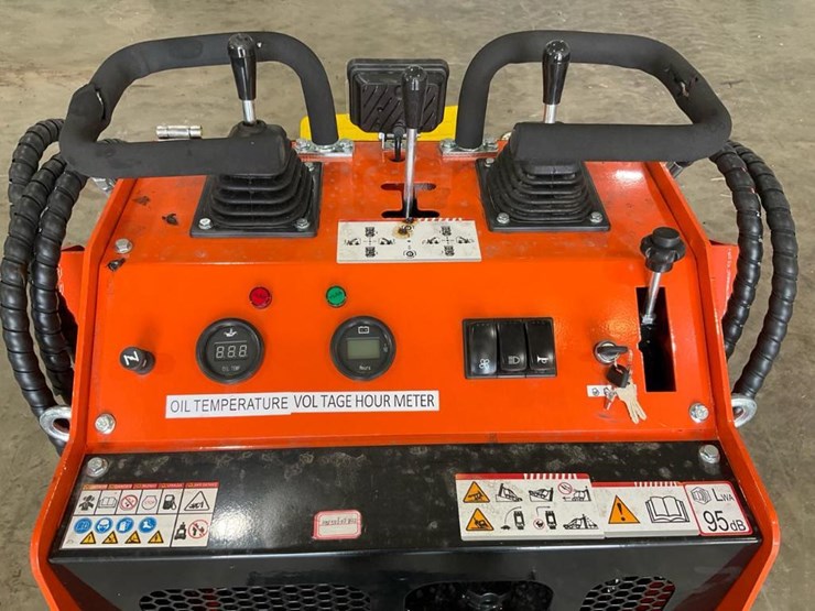 #1014-•-unused-future-ft36c-mini-skid-steer-image-19