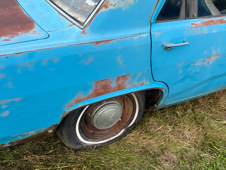 1972-plymouth-valient￼,-slant-six-engine-and-manual-transmission,-glass-is-good,-leaf-springs,-been-sitting-for-a-long-time.-image-56
