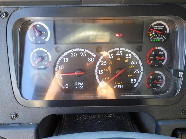 2016-freightliner-cascadia-113-image-22