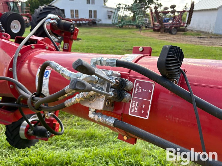 agi-westfield-mkx-13-74-13"x74'-swing-away-auger-image-20