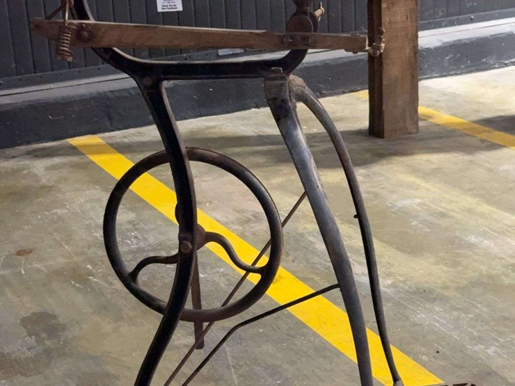 new-rodger’s-treadle-scroll-saw-image-21