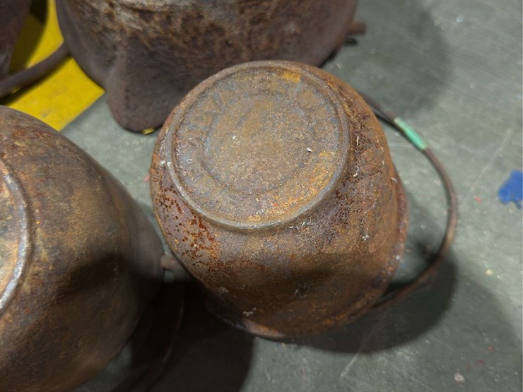 large-group-of-cast-iron-pots-image-12