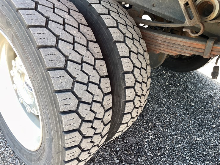 2016-ford-f550-image-21