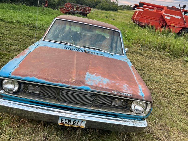 1972-plymouth-valient￼,-slant-six-engine-and-manual-transmission,-glass-is-good,-leaf-springs,-been-sitting-for-a-long-time.-image-35