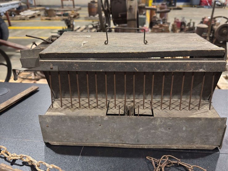 fence-and-trap.-three-traps-and-a-barb-wire-fence-stretcher.-image-2