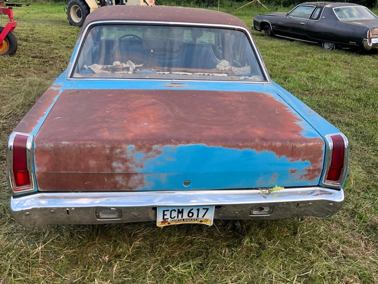 1972-plymouth-valient￼,-slant-six-engine-and-manual-transmission,-glass-is-good,-leaf-springs,-been-sitting-for-a-long-time.-image-15