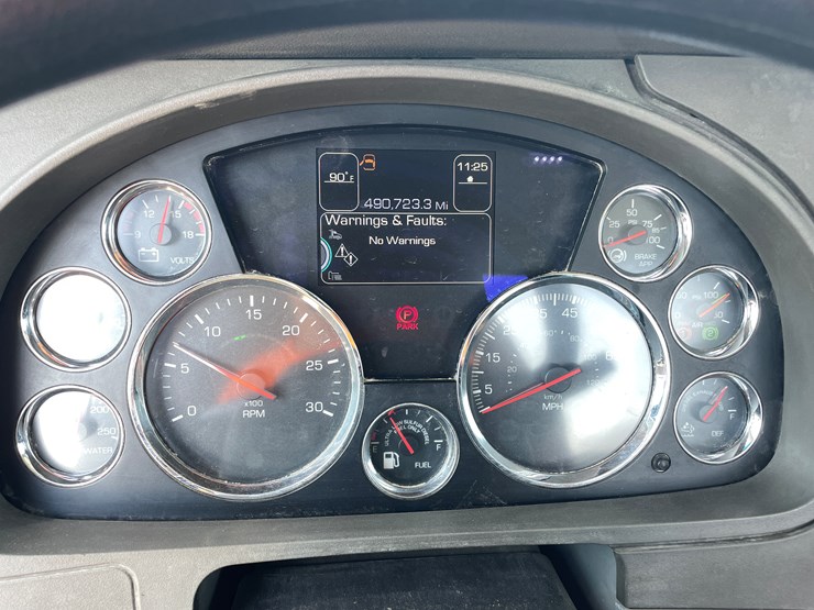 2014-kenworth-t680-image-34