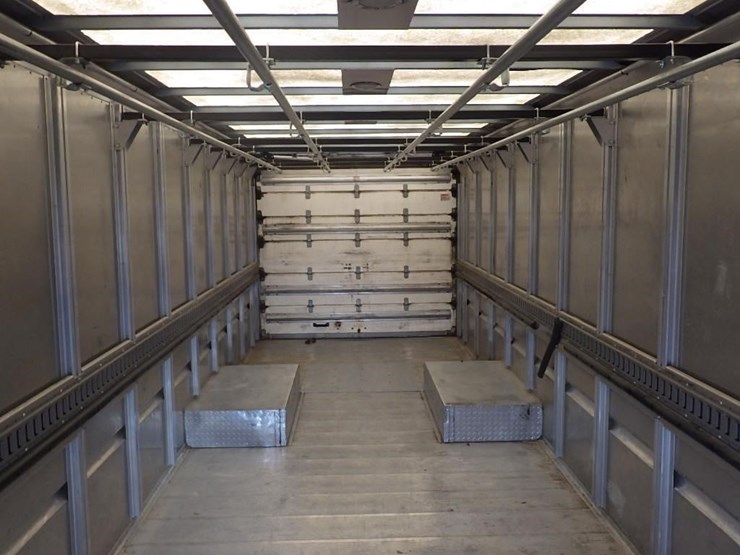 2012-freightliner-mt55-image-11