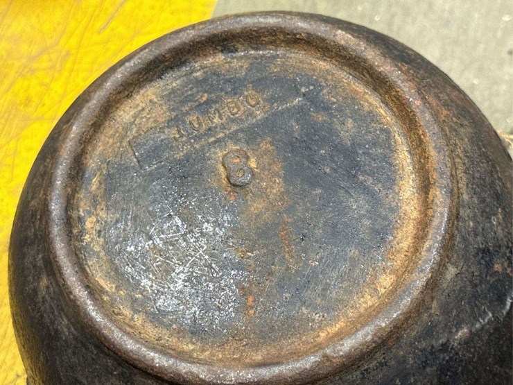 large-group-of-cast-iron-pots-and-cauldrons-image-14