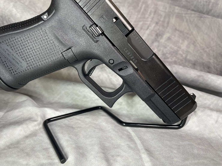 #4544-•-glock-19-gen-5-9mm-luger-semi-auto-pistol,-sn:-cesf245-image-9