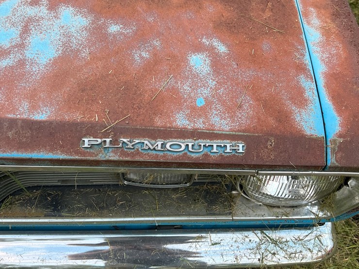 1972-plymouth-valient￼,-slant-six-engine-and-manual-transmission,-glass-is-good,-leaf-springs,-been-sitting-for-a-long-time.-image-80