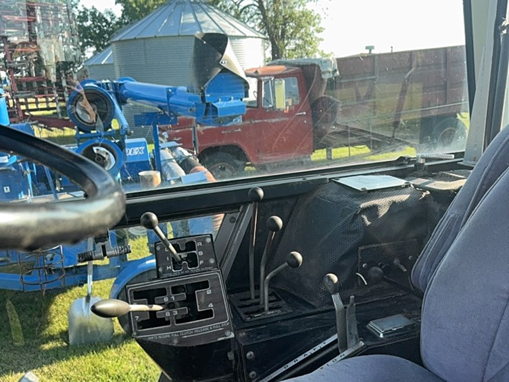 massey-ferguson-2705-image-31