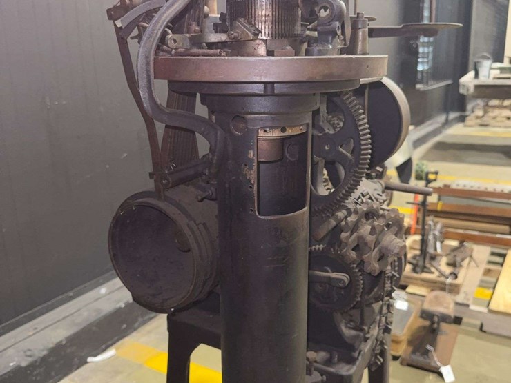 circular-knitting-machine-image-60