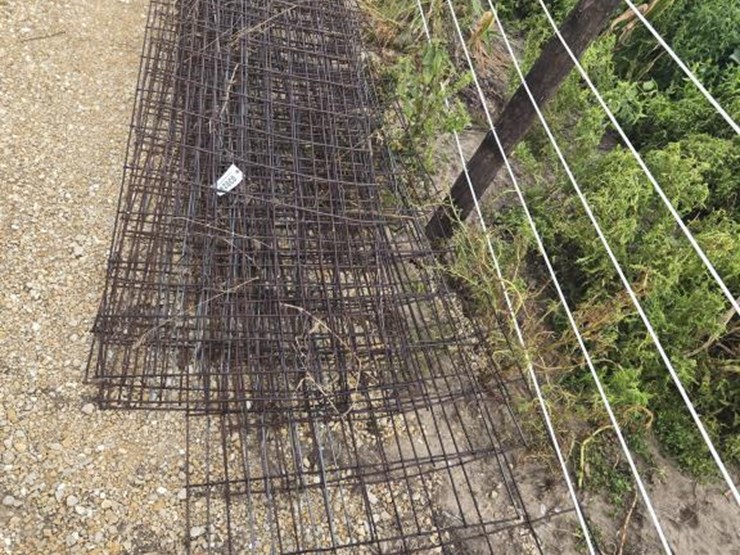 #3924-•-stack-of-hog-panels-image-3