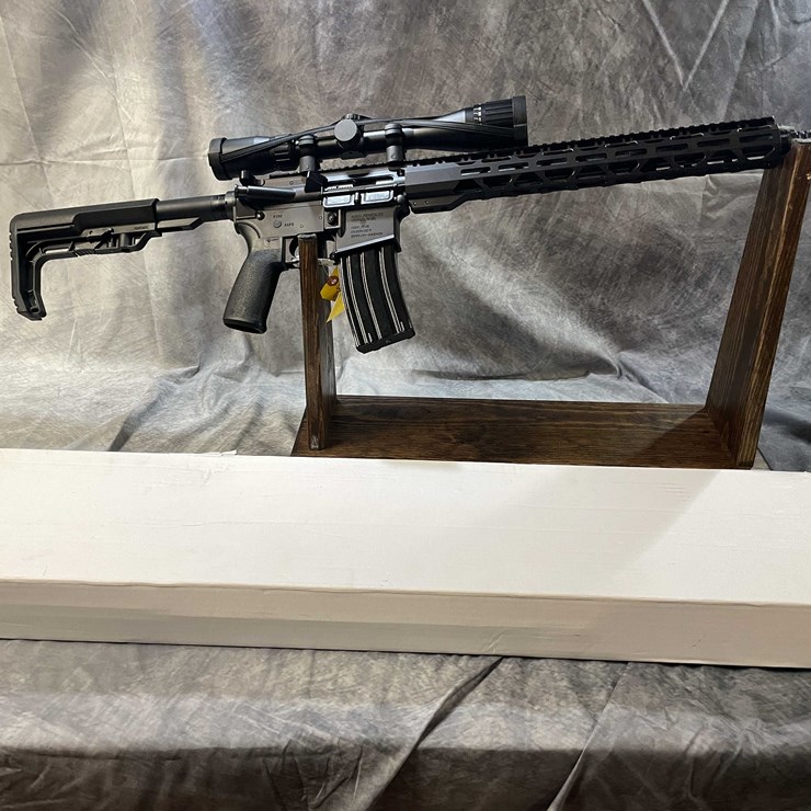 #4577 • Radical Firearms AR-15 Package 5.56 NATO Semi-Auto Rifle, SN: EPG16V2