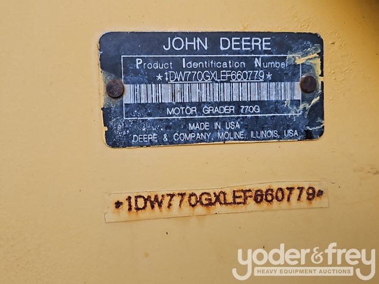 2014-deere-770g-image-36