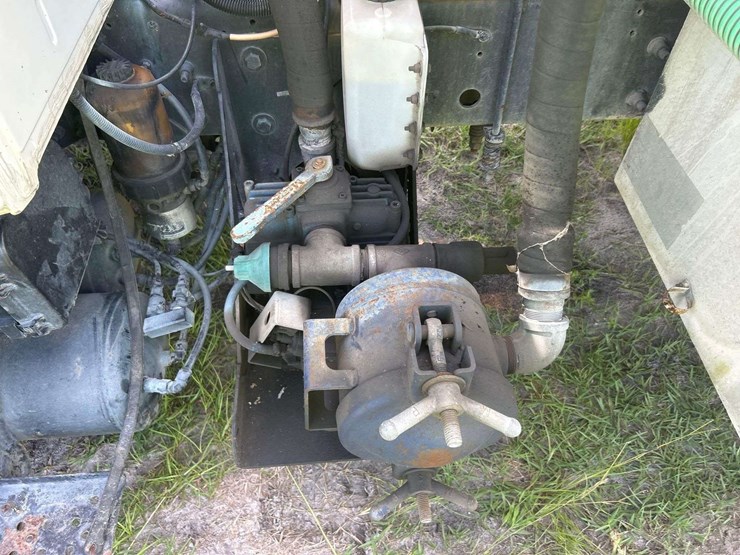 2009-hino-268-image-12