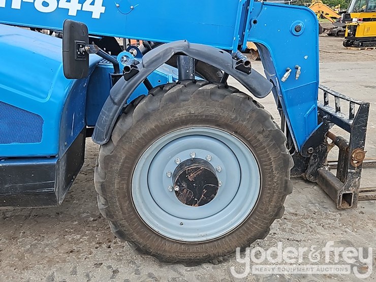 2019-genie-gth844-image-9