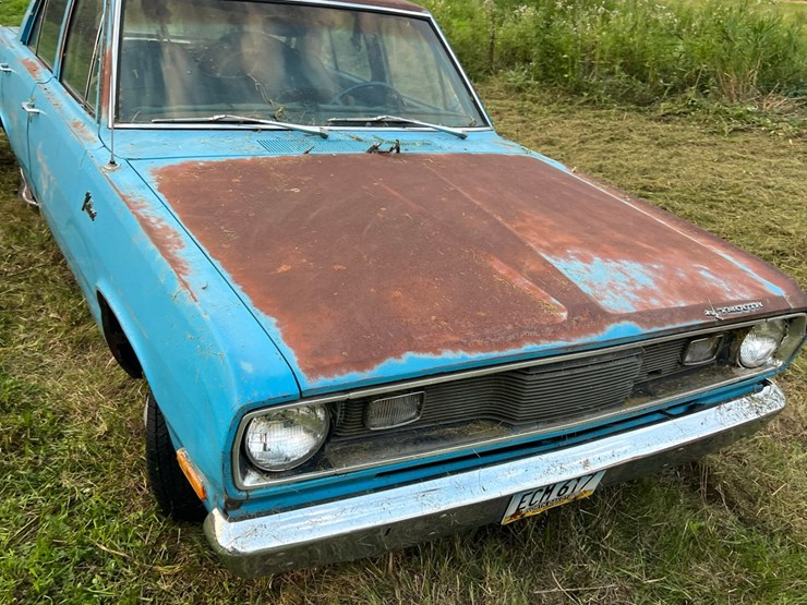 1972-plymouth-valient￼,-slant-six-engine-and-manual-transmission,-glass-is-good,-leaf-springs,-been-sitting-for-a-long-time.-image-40