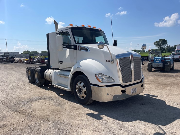 2014-kenworth-t680-image-3