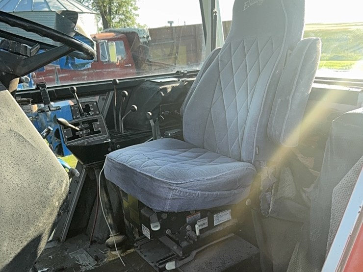 massey-ferguson-2705-image-33