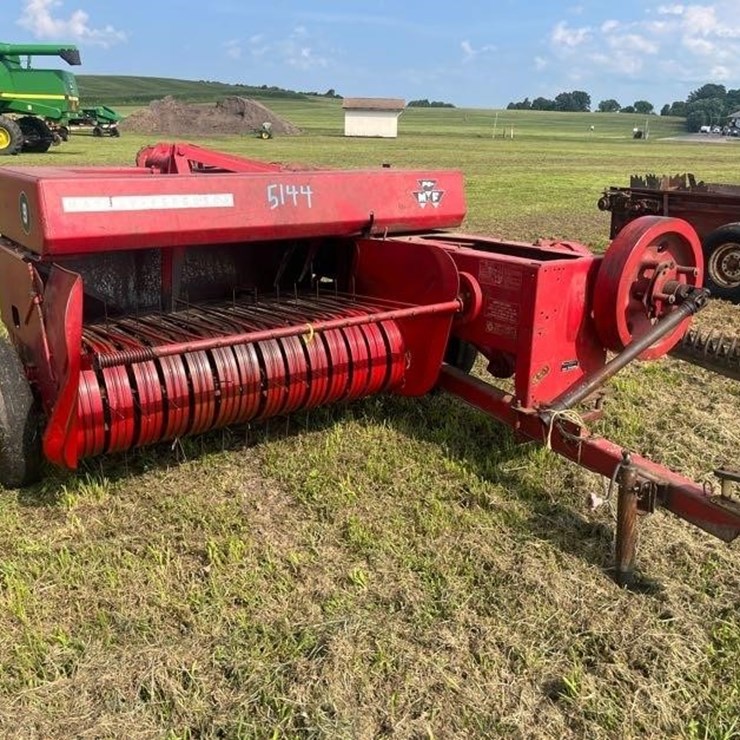 MASSEY-FERGUSON 9