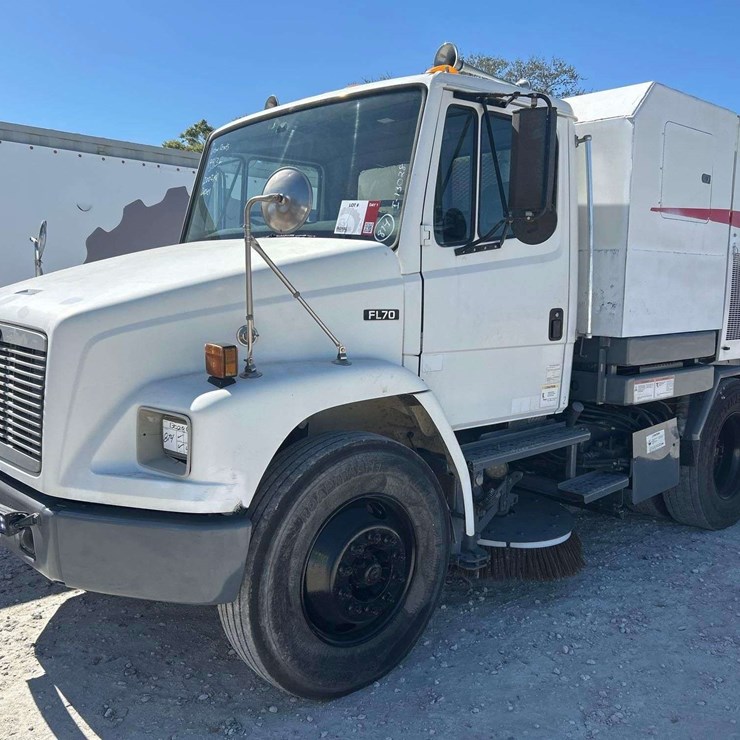 2002 FREIGHTLINER FL70
