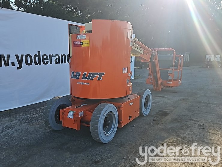 2004-jlg-e300ajp-image-5