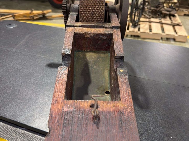 hand-cranked-cotton-gin-image-10