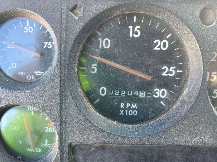 2002-freightliner-fl70-image-9