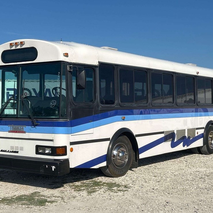2000 THOMAS SAF-T-LINER MVP